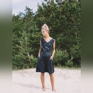 Linenfox Sleeveless V-Neck Tie-Waist Midi Dress in Charcoal